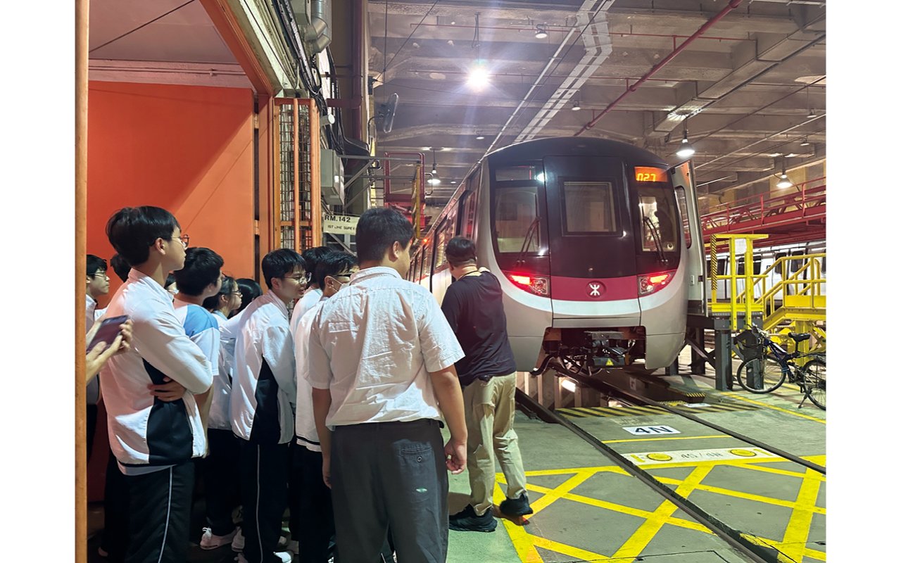學生參觀ＭＴＲ廠