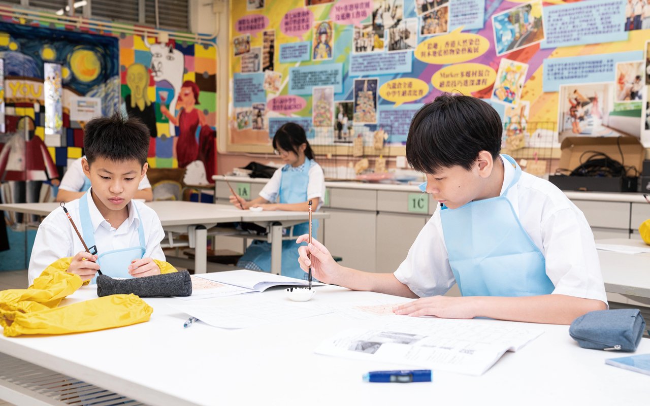 The school attaches great importance to class management, and each class has two class teachers