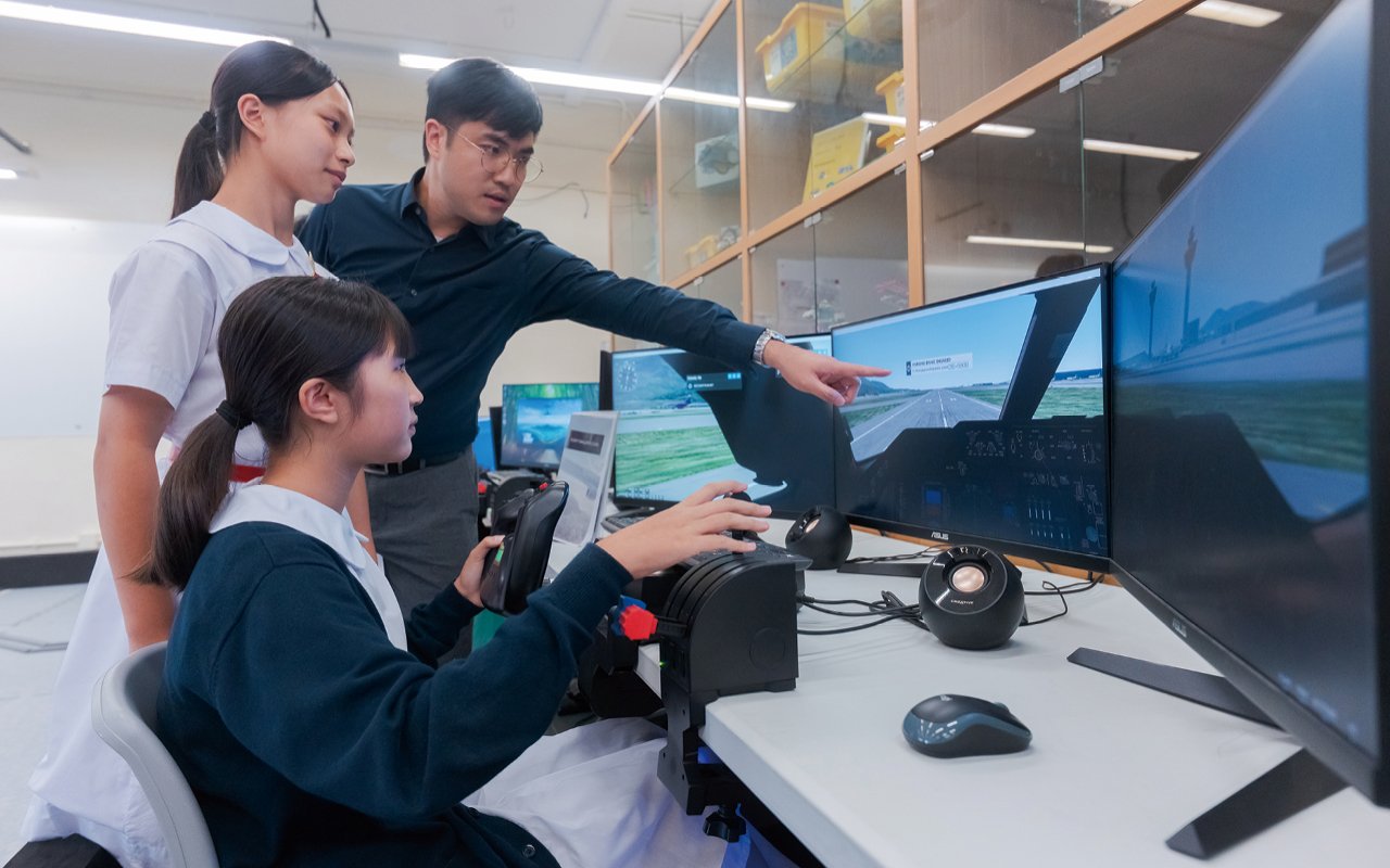 學校也積極探索 AI 在教學中的應用