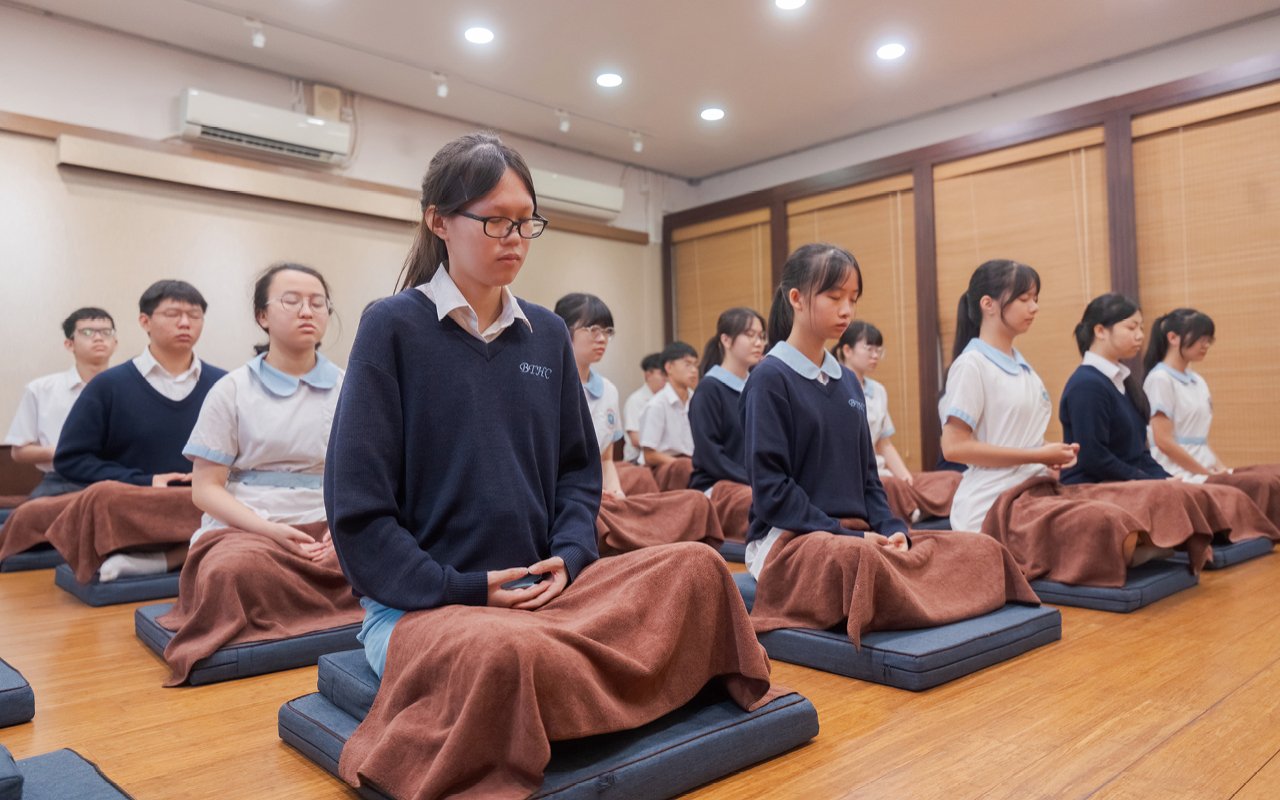 招校長高度重視同學品德的培養