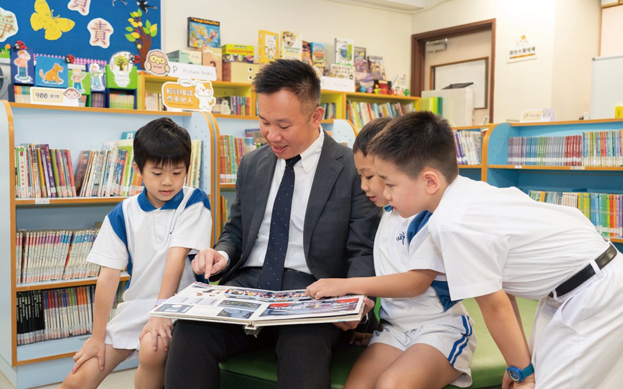 學校從今年開始重點推行中英文圖書教學