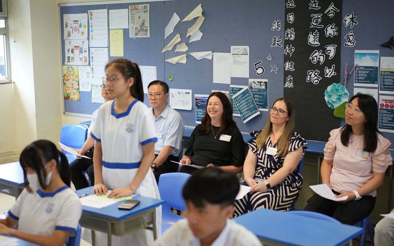 Ms Sara Pickering 六月回訪仁濟二中，對於英文教學組學生的課堂表現甚為讚賞。兩校約定來年三月再辦交流