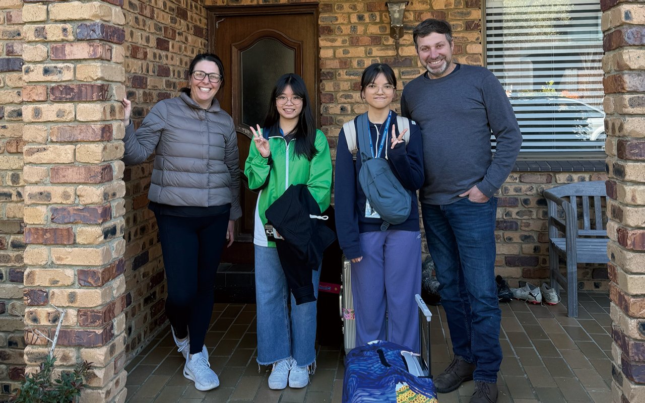 同學們在當地院校參與英語與文化課程