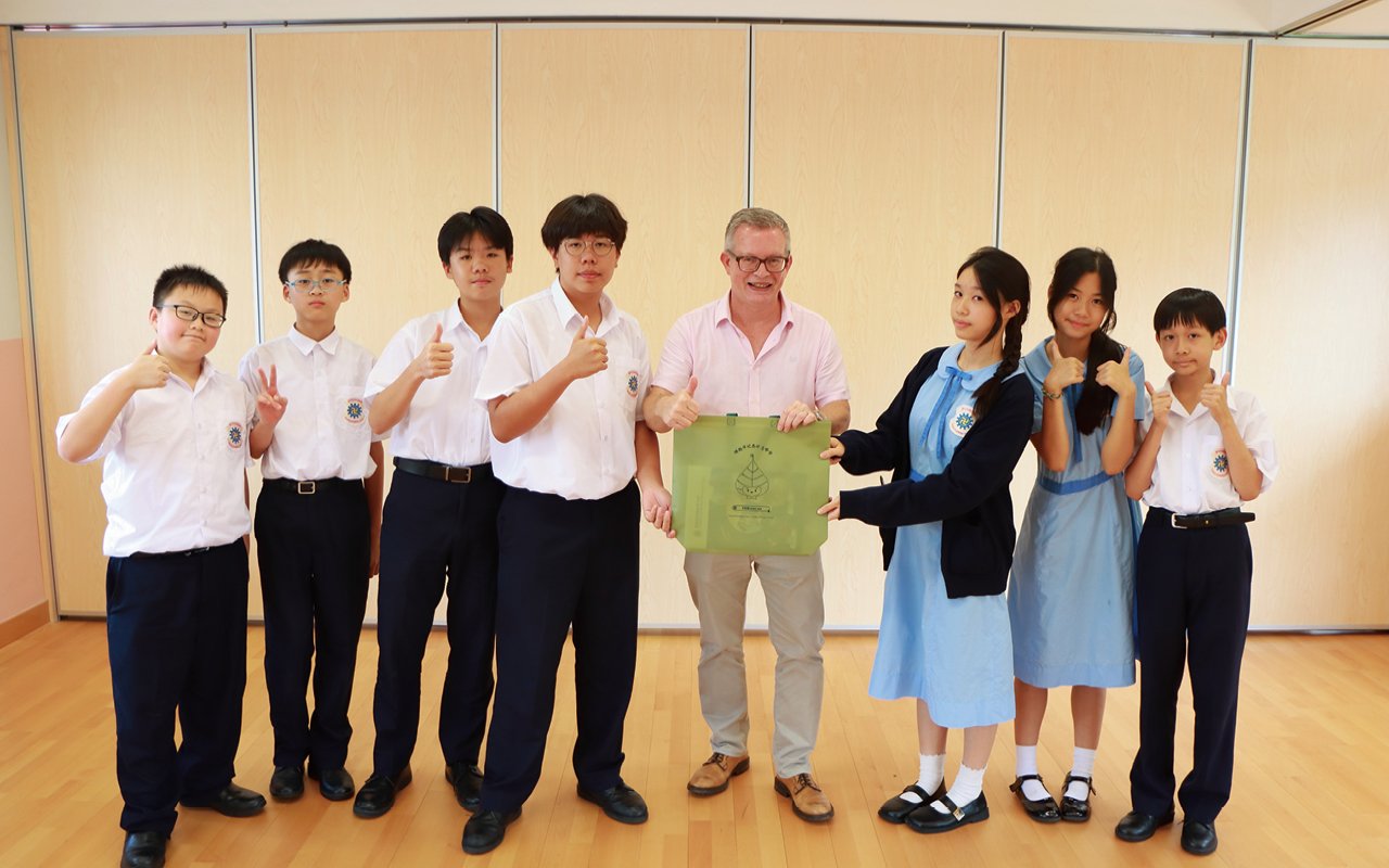 學校積極搭建國際教育交流橋樑