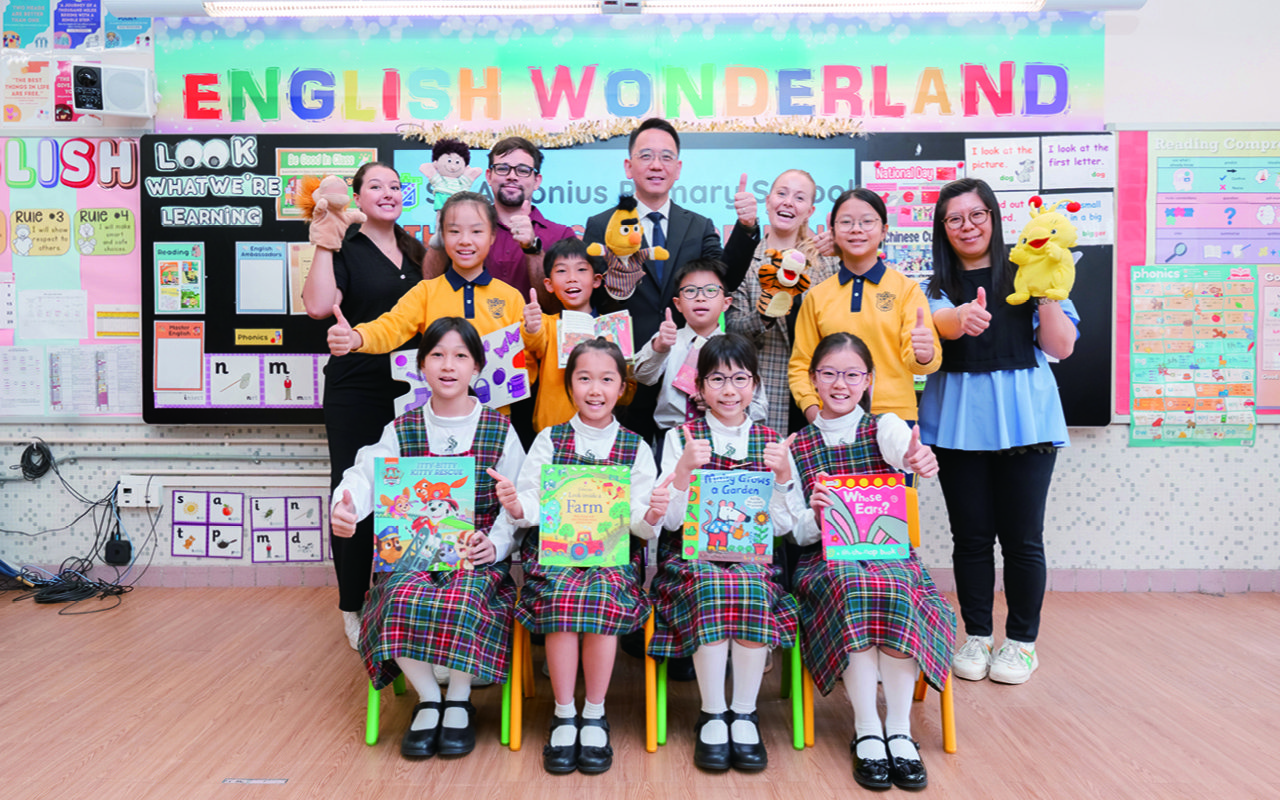 以英語聽、說、讀、寫能力培養為核心