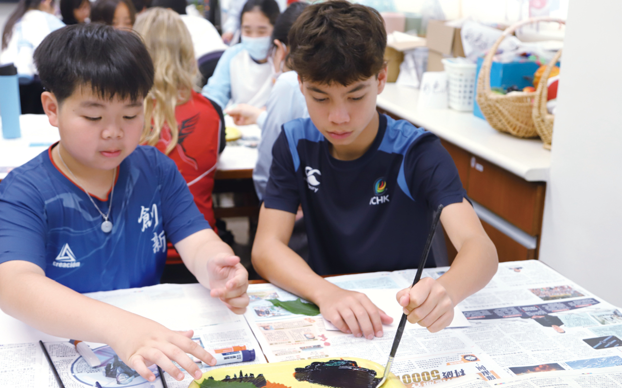 學校非常重視培養學生兩文三語