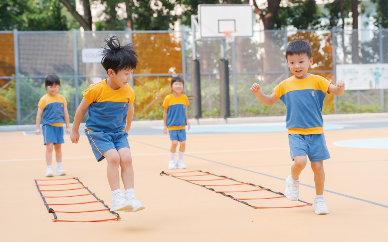 學校積極引領幼兒走出課堂