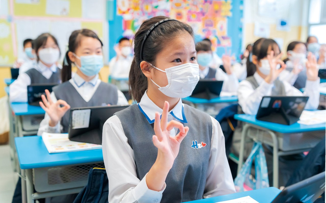 教學團隊根據校本課程的基礎上，將「腦基礎學習」（Brain-based Learning）和「高階思維學習─—資優十三式框架」概念滲透到日常教學之中，讓學生從小建立預習課文的習慣，掌握閱讀策略和筆記技巧，並深化思維訓練，以裝備未來的學習歷程。