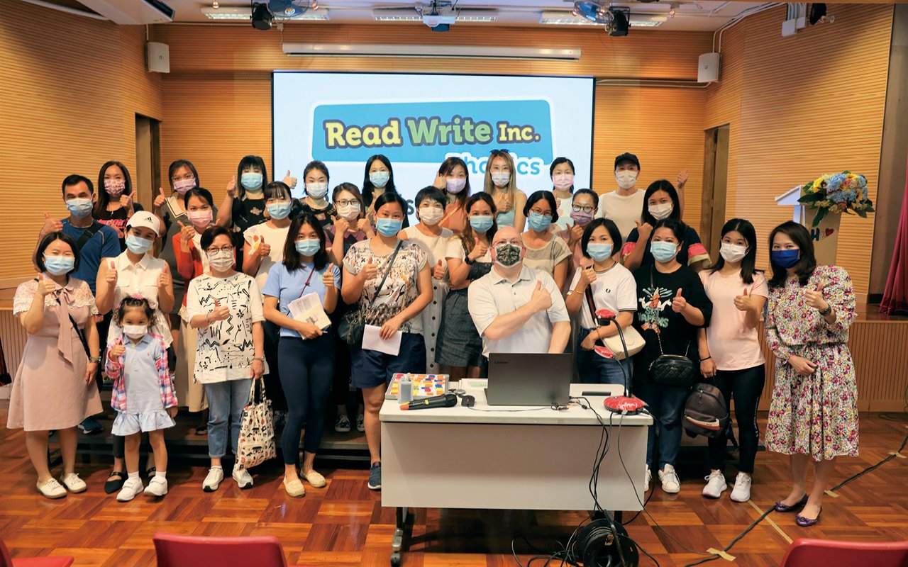 鄭校長特別重視家校合作，以建立良好教學協作關係。