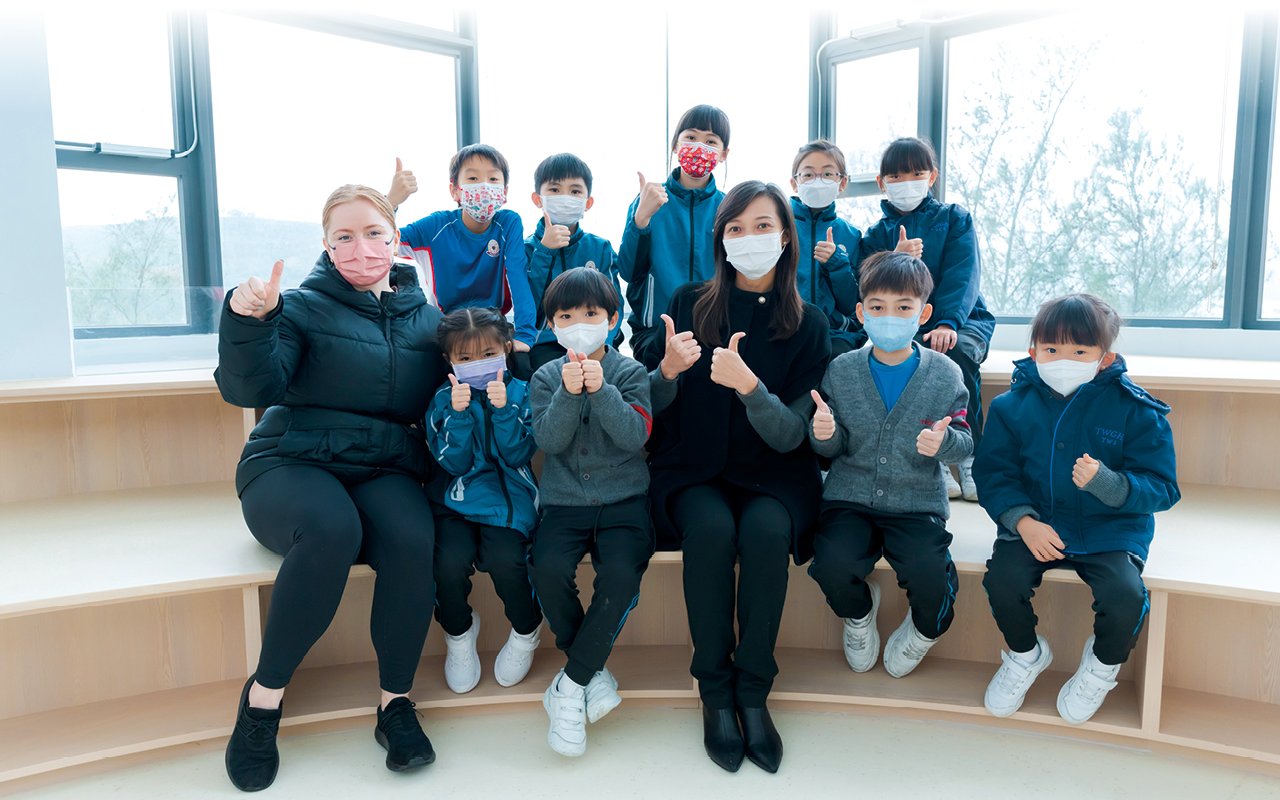 東華三院蔡榮星小學於1月遷至位於沙田水泉澳的新校舍，佔地9,000平方米。學生可以有更多發展的空間學習，梁敦瑜校長期望，透過打造國際級嶄新校舍，善用校園遼闊的空間，輔以齊全的多元英語教學軟件，能繼續為學生提供最優質的英語學習環境，達成「明日領袖、今天造就」的教學願景。