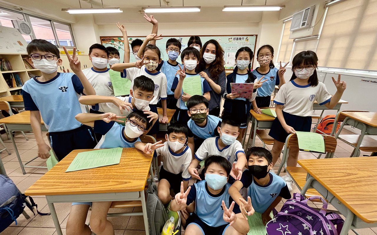 學校雖然實施本地課程，但為了拓展學生的國際視野，裝備未來教育需求，