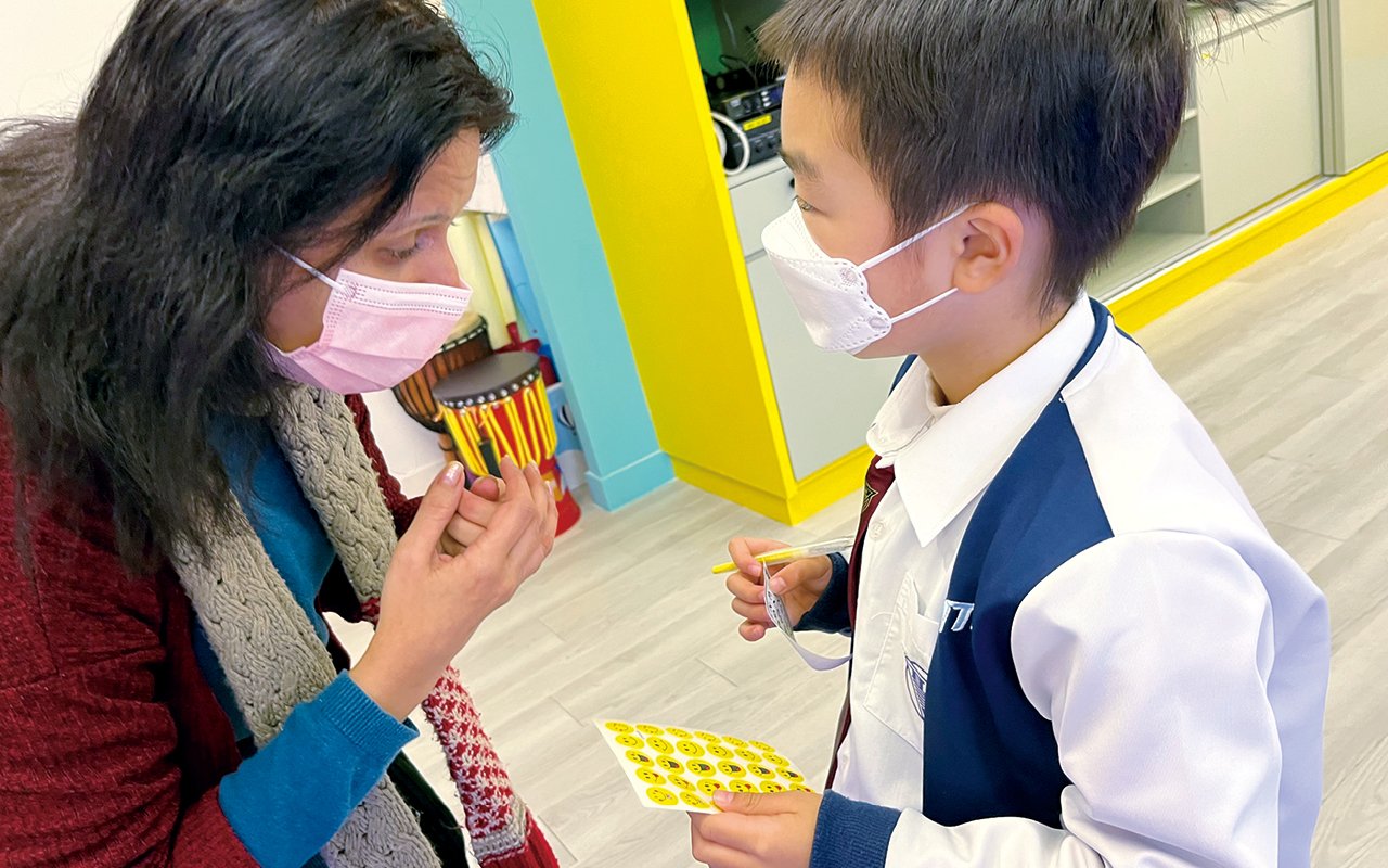 學校深信愉快學習可激發學生的好奇心，誘發其自主探究學習內容，建立深度學習體驗，從中獲取自信和滿足感，建立良好學習態度。