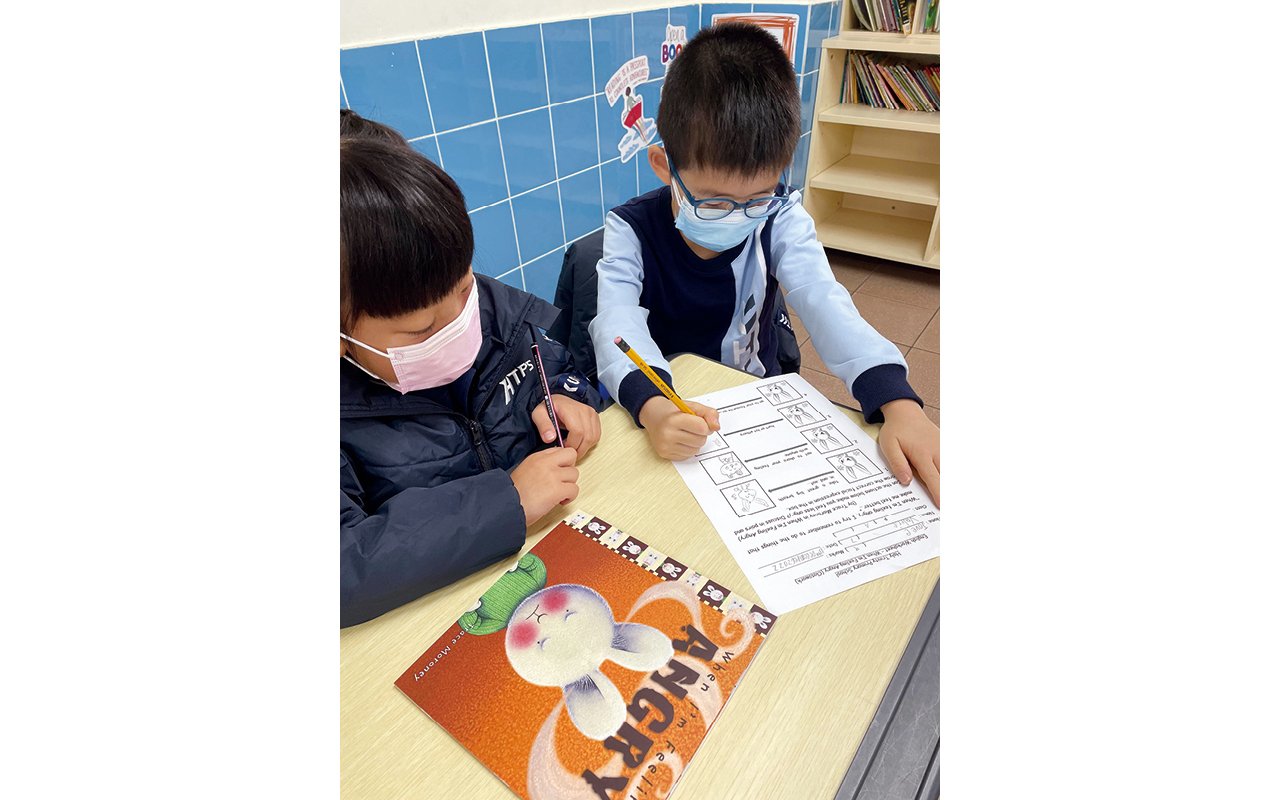 學校重新打造圖書館，提供多個閱讀區，方便學生取書後就地閱讀。學校亦添置了大量圖書，鼓勵學生浸淫於書海之中。