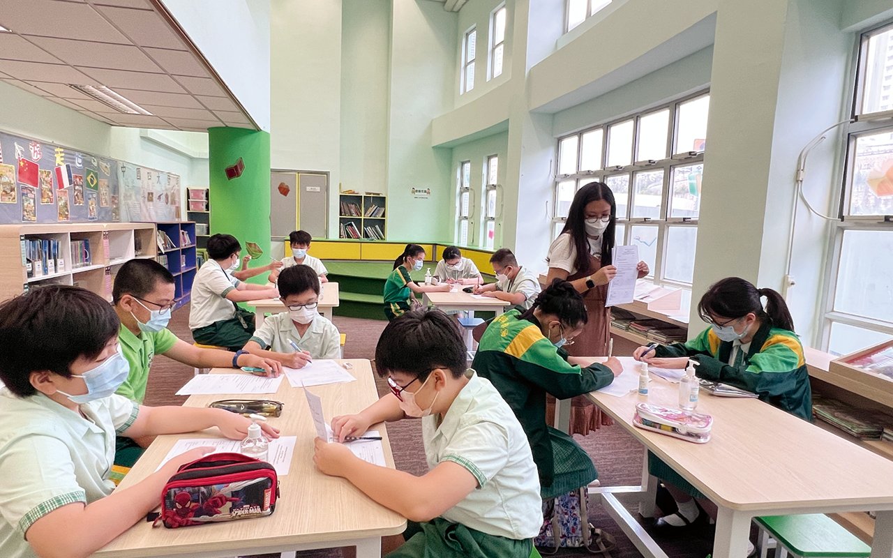 學校重視新生升小適應期，為此學校在準小一生完成入學登記後便已經提供不同的適應課程。
