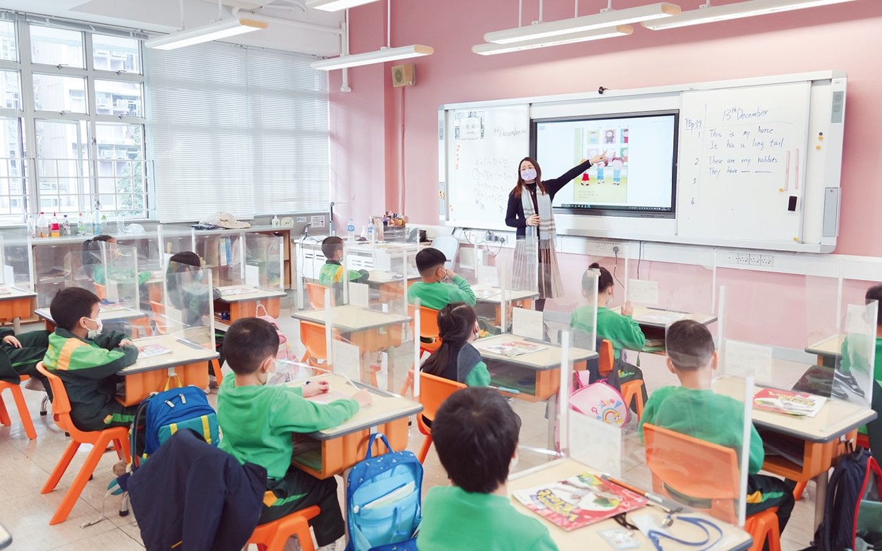 配合教育新趨勢，學校亦非常重視電子教學，早年便已開始推行BYOD（自攜電子裝置）政策，並於全校設置互動電子白板，現階段已經進入應用及優化階段。