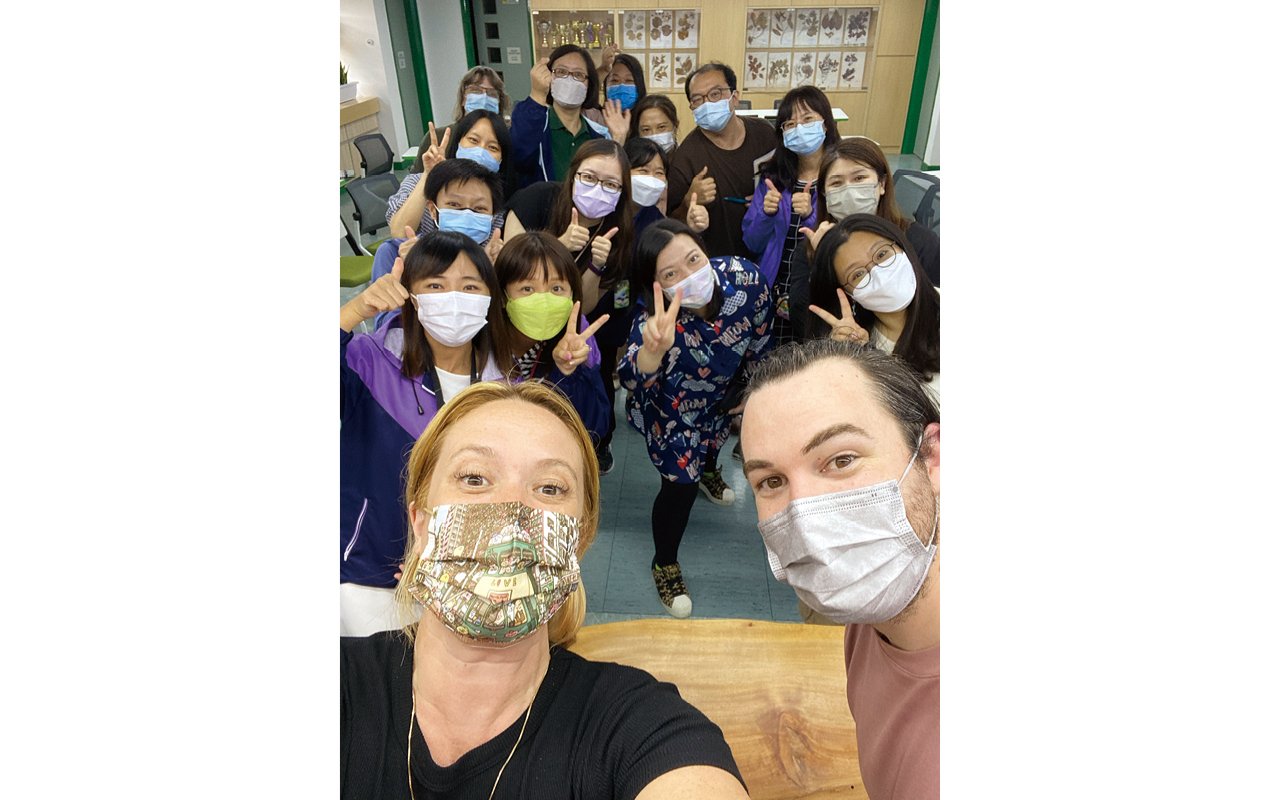 學校於4年前和不同大專院校、中學及幼稚園合作，推行「EduVision學願計劃」，結合中文、英文、數學、常識、視藝、宗教、音樂、電腦等學科知識，以跨校及跨學科的方式助學生發展知識、技能及綜合資料的能力。