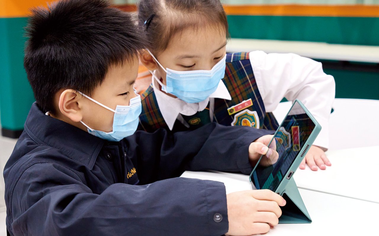 學校以四大元素：Values（價值觀）、Attitude（態度）、Skills（技能）及 Knowledge（知識）作核心，重新規劃一年級新生「小星星」課程，以引起學生對於體驗式學習及學習英文的興趣為目標，提升學生的英文水平。