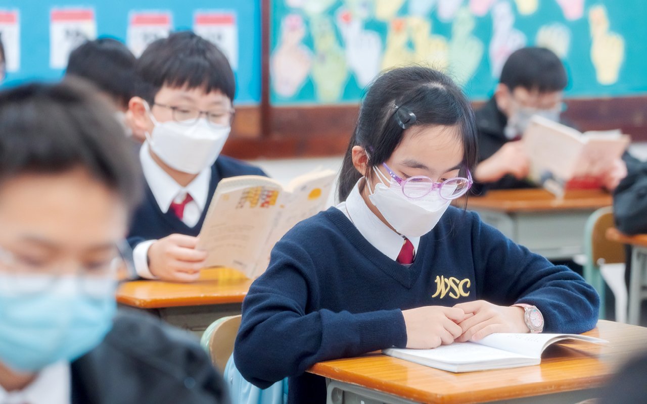 學校致力推動校園閱讀風氣，設有閱讀課，期望學生透過閱讀課養成閱讀習慣。