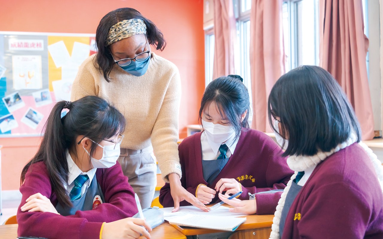 學校增聘多位外籍英語老師和各科額外教學人員，支援日常教學及課外輔導。