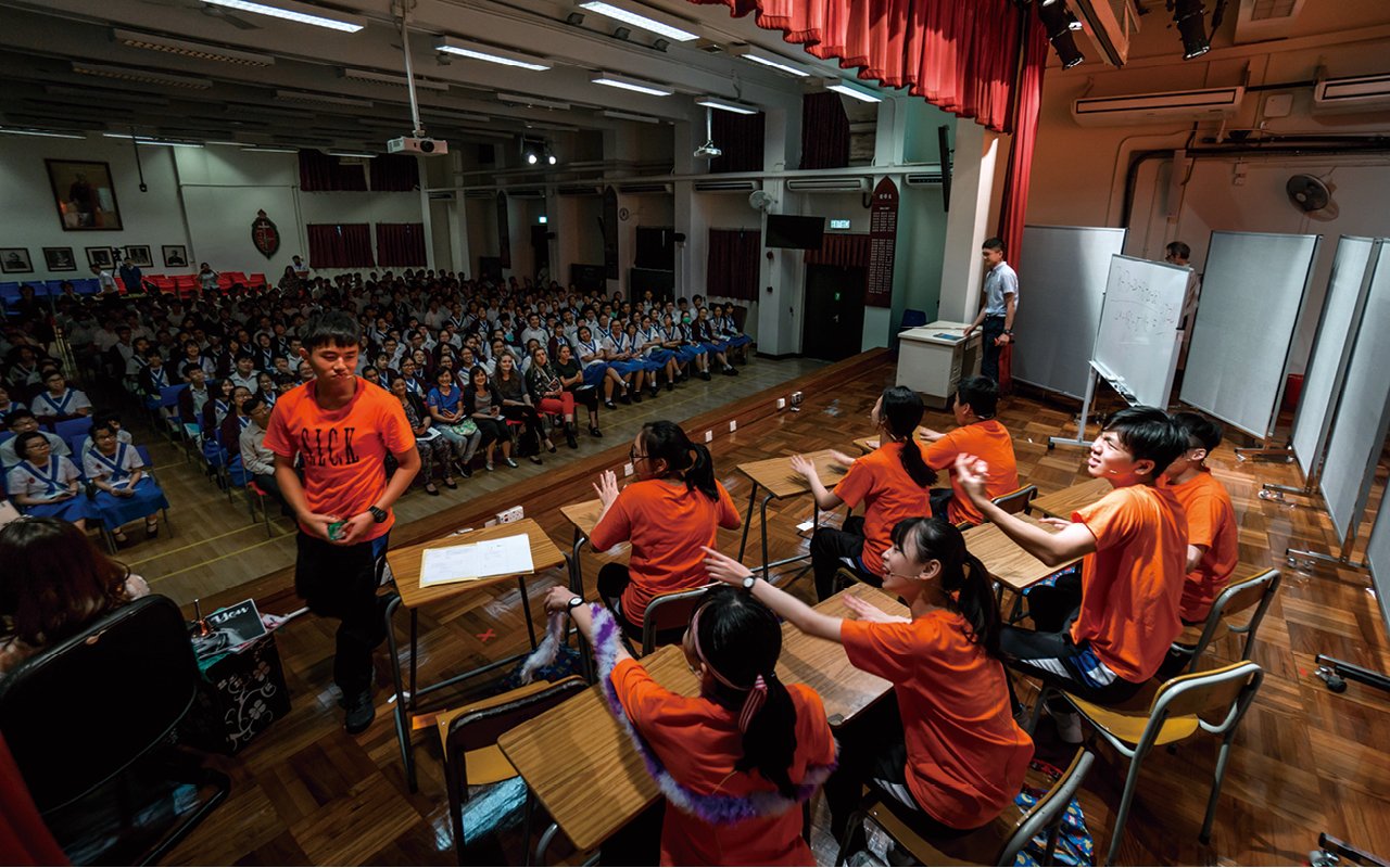 為學生創造多元文化的國際校園環境，使學生習慣於運用英語溝通交流。