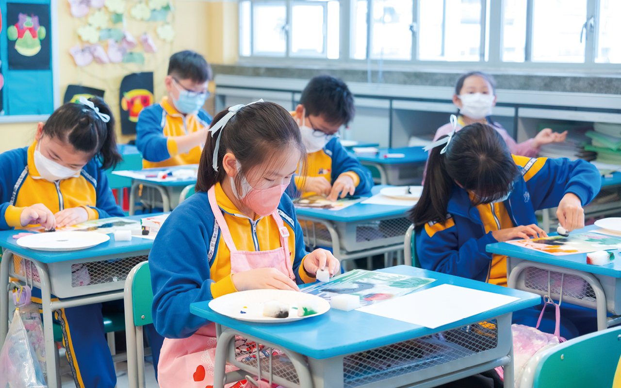 鄭校長帶笑地說道：「藝術教育十分重視創意和執行，既能培養同學的美學意識，又讓他們從過程中不斷思考創新點子，可說是創客精神的始步。故此，我們深信多舉行『從做中學』的學習活動，能為孩子建立『想得出來，就做得出來』的創客精神和創作主張。」