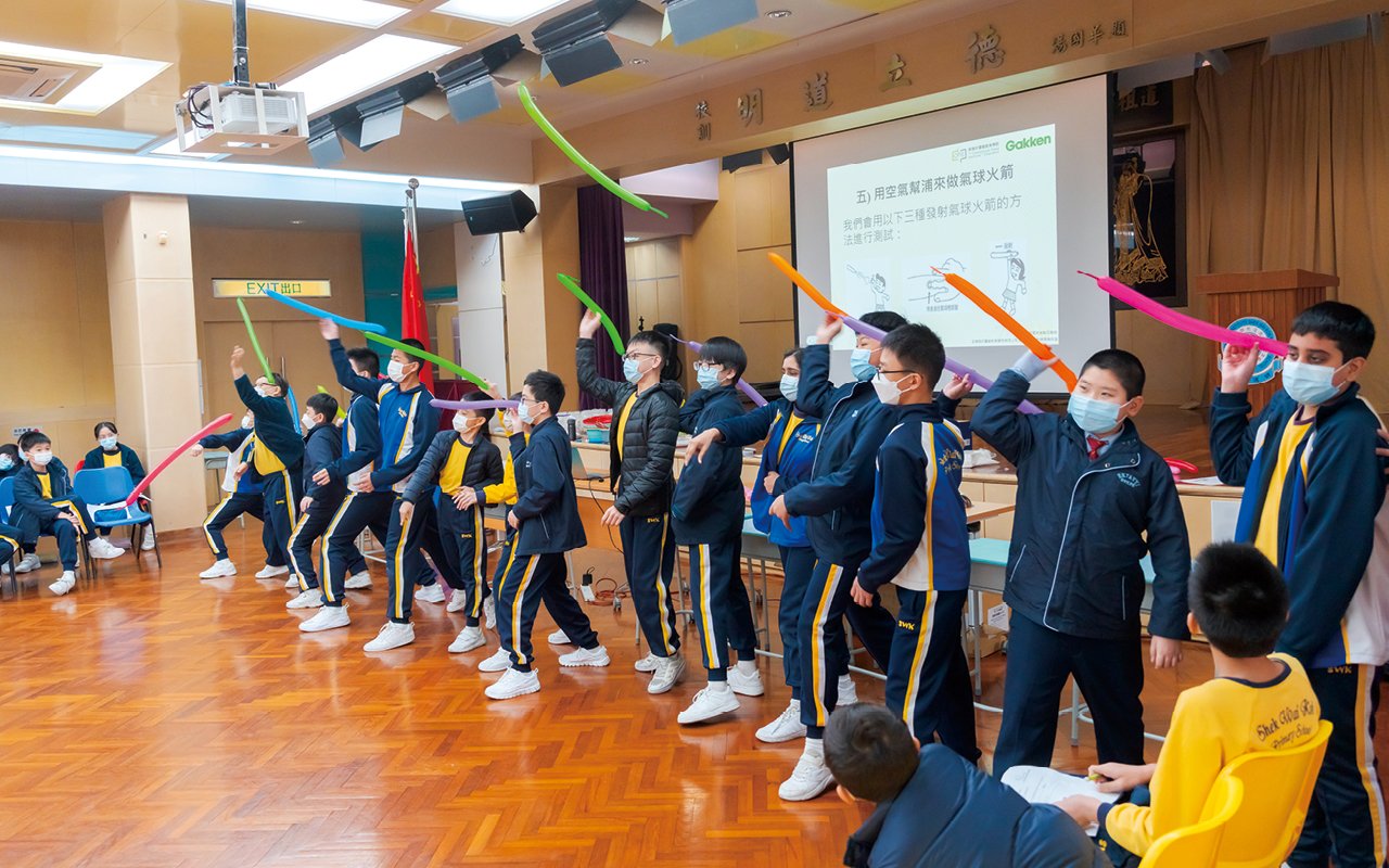學校每年均以不同美德作為主題，舉行豐富學習活動，協助學生建立正向人生觀。