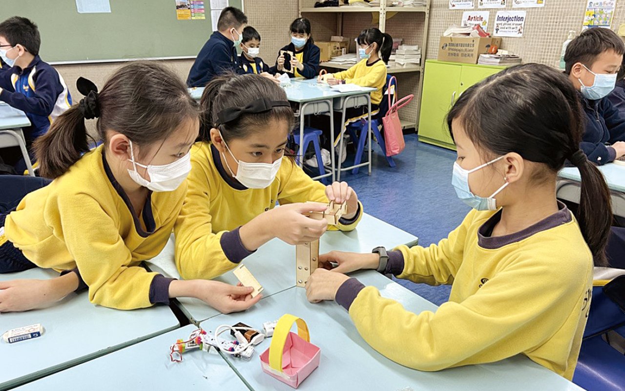 麥校長帶領教學團隊深化STEM課程，以及設計有趣生動的學習活動，讓學生達到整全發展，培養他們獨立思考和解決問題的能力。