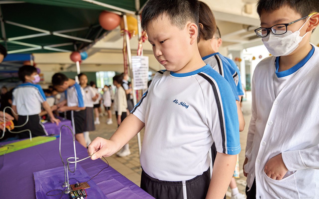 學生從小一開始逐步掌握工具運用及零件學習