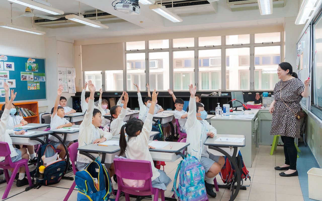學校相當重視學生的兩文三語能力，培養成為優秀的語言人才