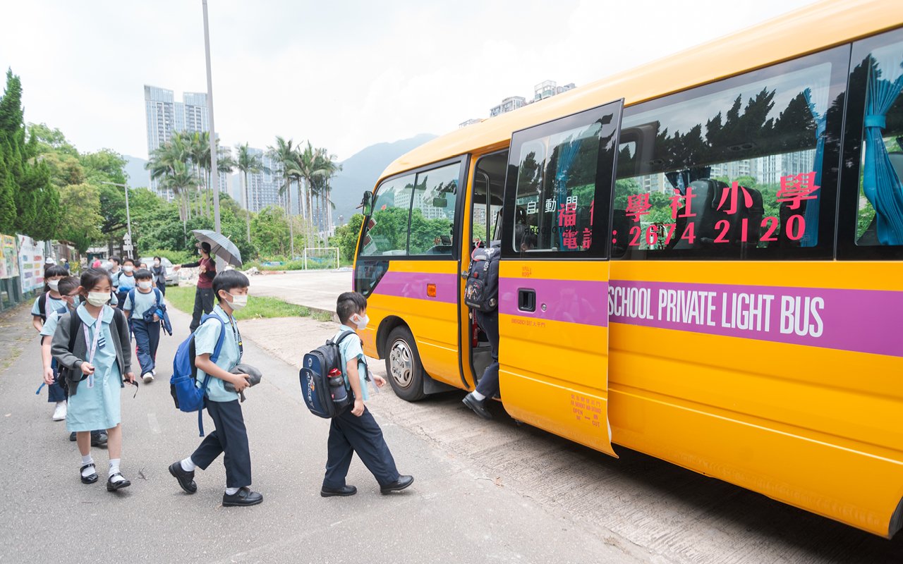 學校自設校車