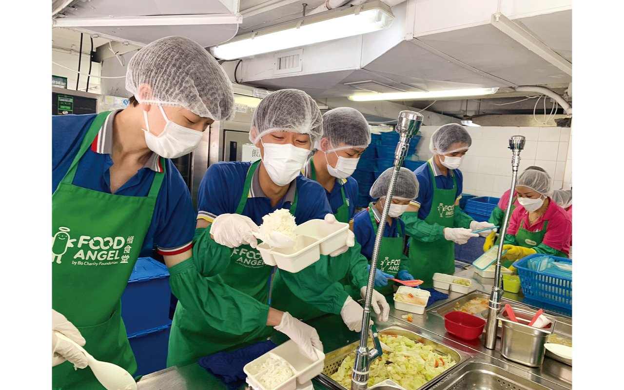 以全人教育為宗旨