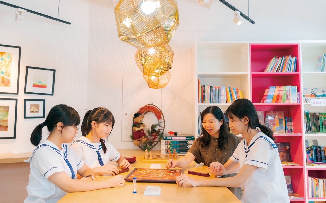 英文課上進行分組圍讀