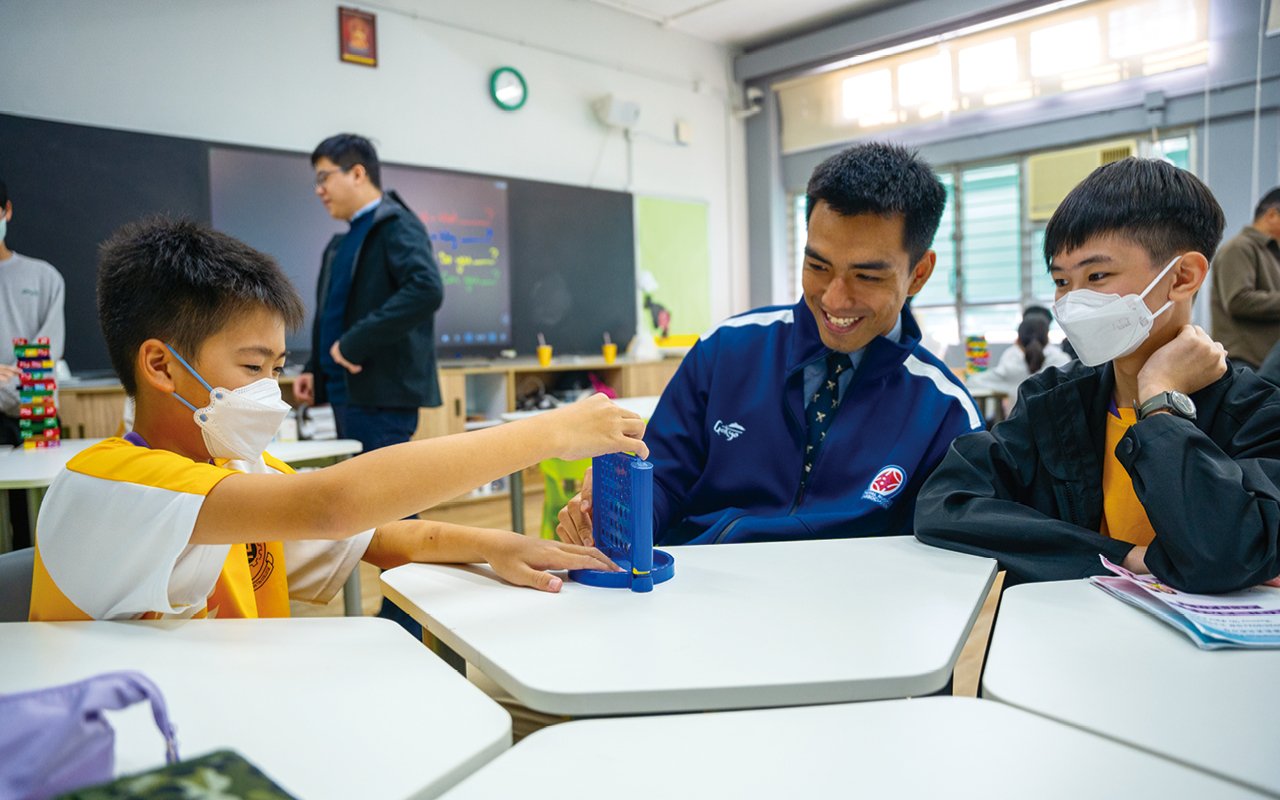 Allow freshmen to learn English easily and get to know the campus
