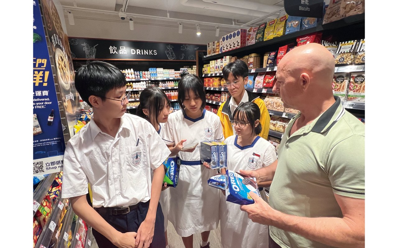 學生可以在英語課以外與外籍英語老師討論更多元化的內容