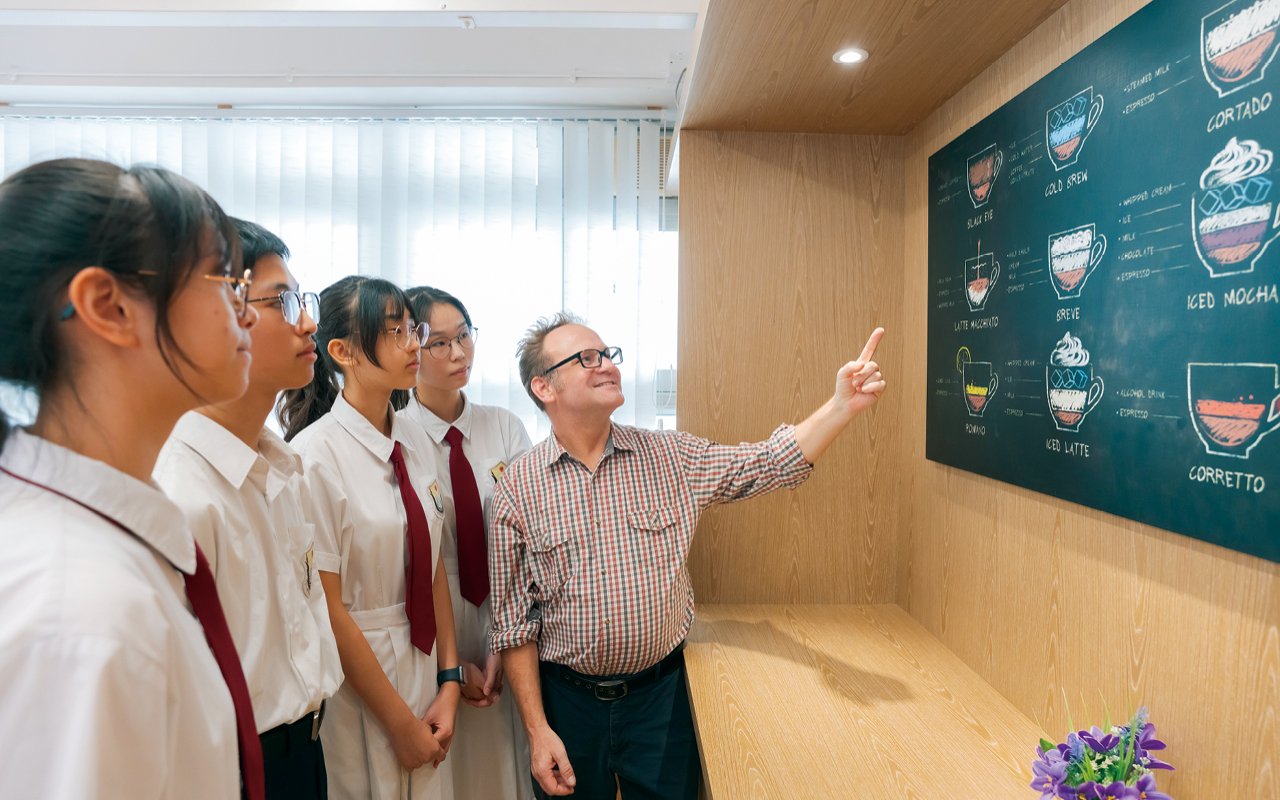 學校特別在校內設有歐式風格的英語室