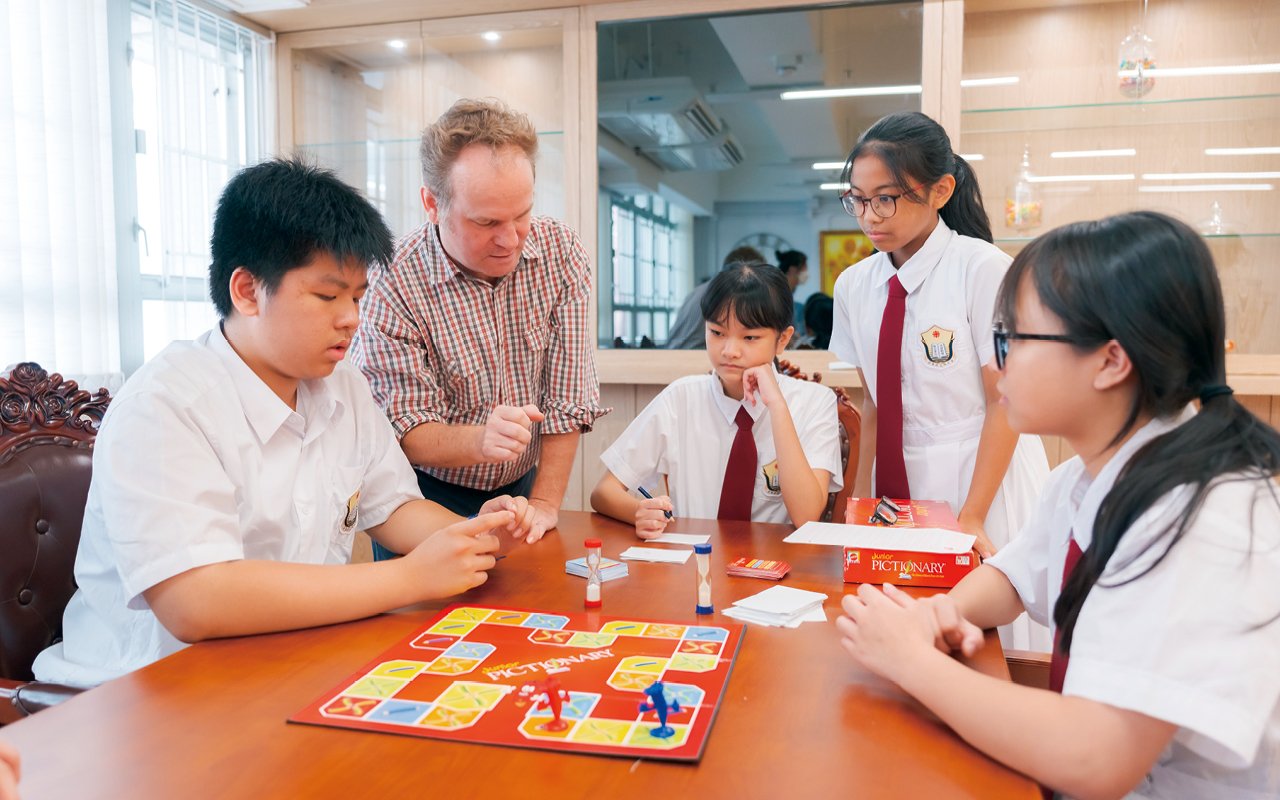學校將英語學習滲入不同科目之中