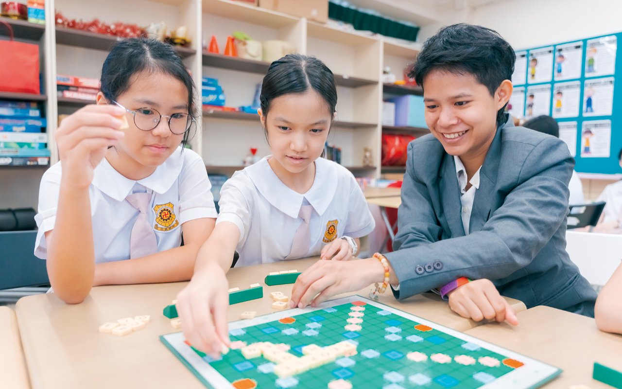 Organize different extracurricular learning activities