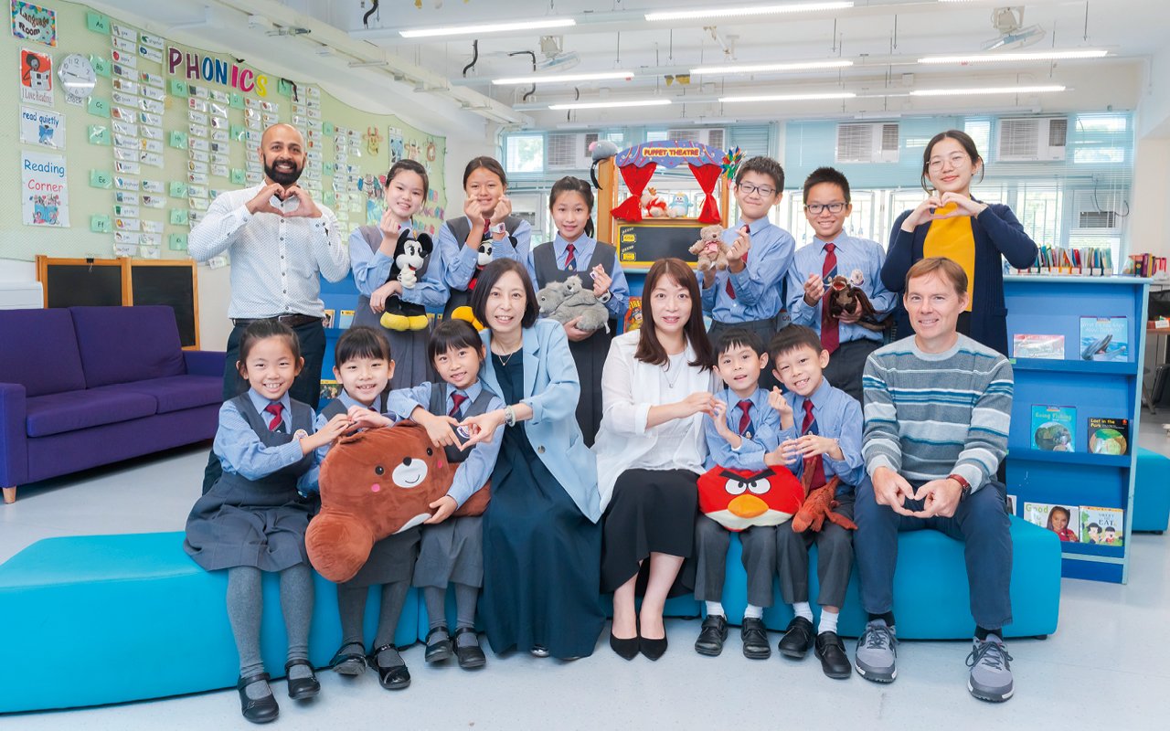 學校致力提供多元有趣的英語學習體驗，豐富校園生活，今年度更推出「3E課程」，讓同學享受（Enjoy）、提升（Enhance）及參與（Engage）英文學習。