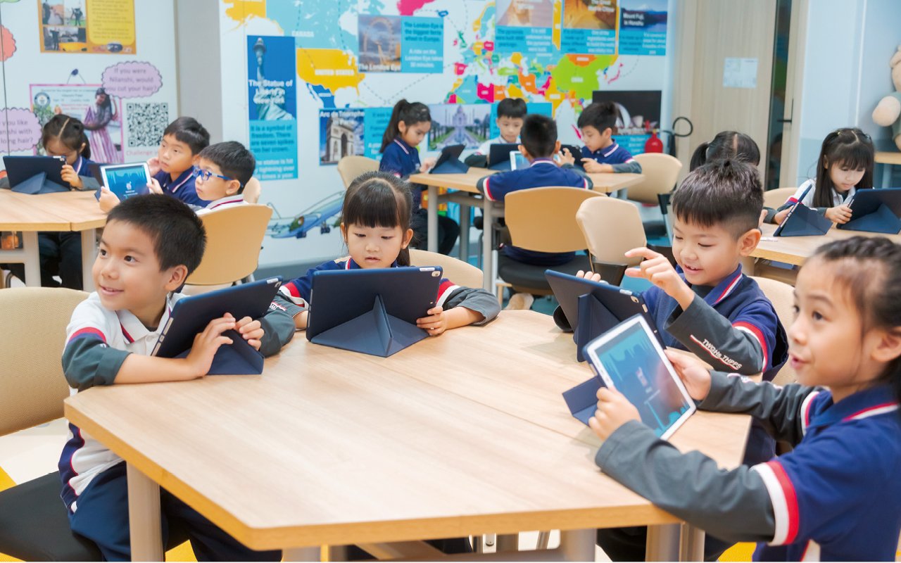 學校透過活動為同學營造英文語境，讓他們從活動、溝通中，以有趣的方式投入英語世界。