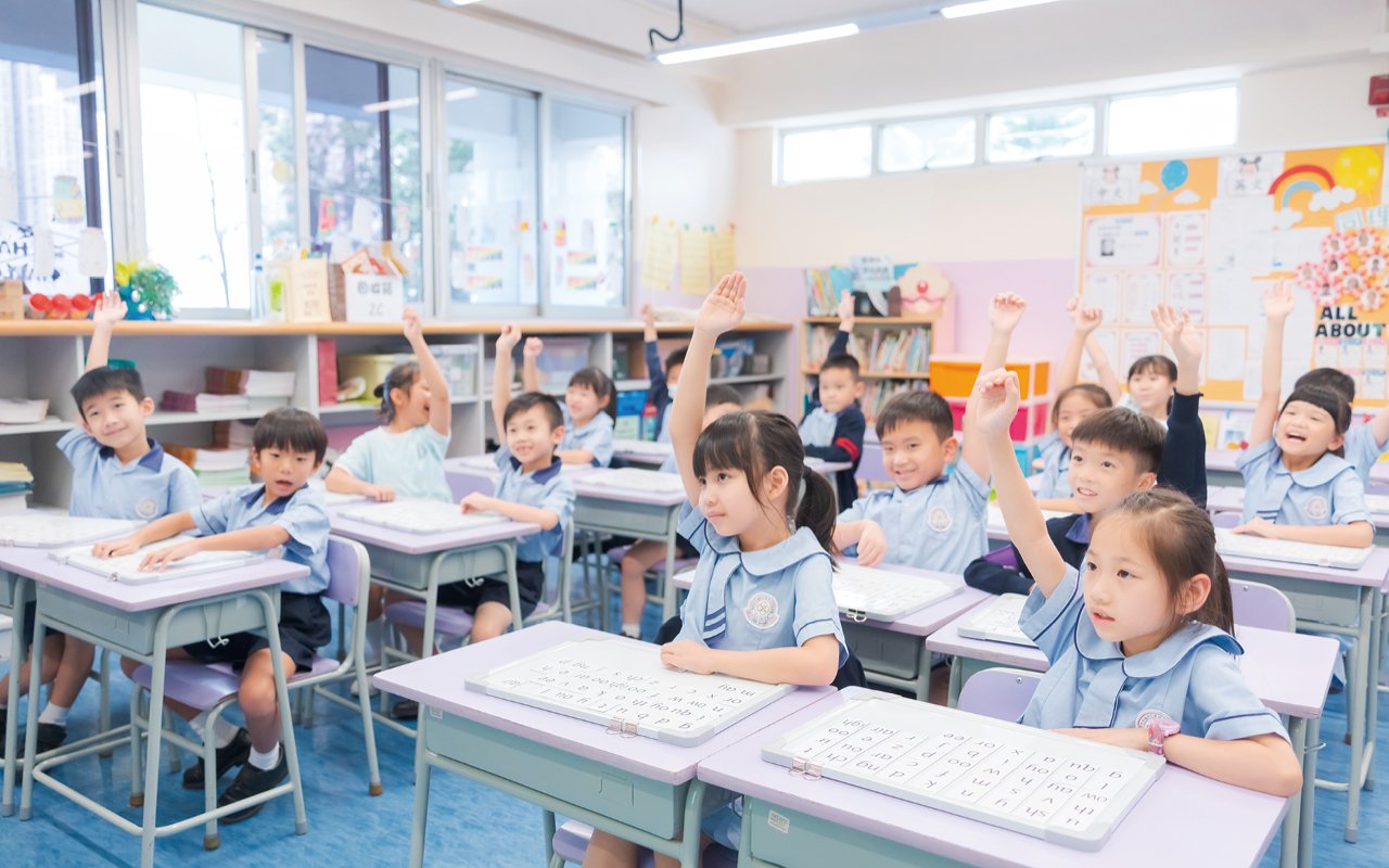 學校除了重視學生的學業成績外，更將學習活動與價值觀教育緊密結合，通過一系列課堂活動來傳遞正向價值觀。