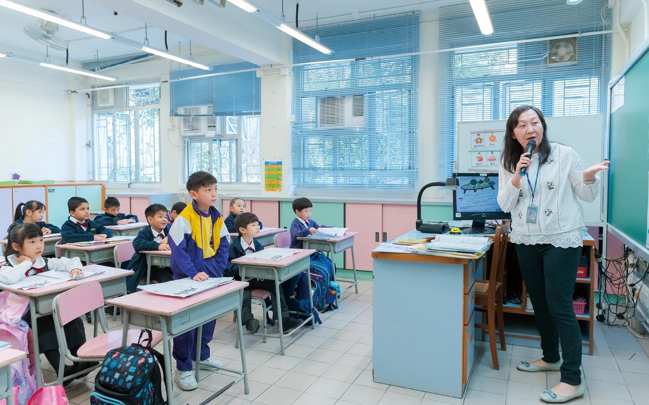 學校深諳自主學習對學生學習英語的重要性，因此提倡全校閱讀，並致力培養同學建立自主學習的習慣。