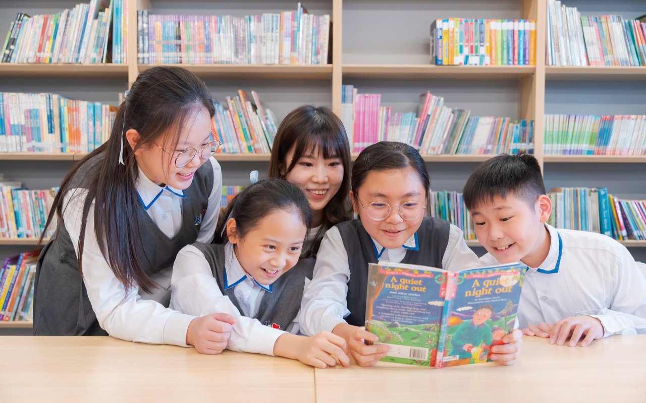 為營建優質英語學習氛圍，學校於多元智能課加入英語元素，讓小朋友沉浸在英語學習當中。