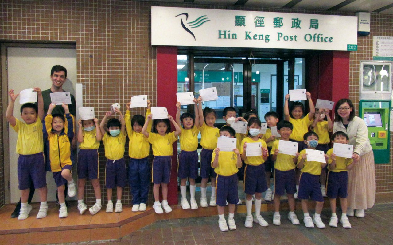 學校透過整合時間表，為小一下午時段編排校本「A＋課程」，每星期共有9堂，涵蓋視覺藝術、音樂、英語戲劇、朗誦等藝術元素，推展跨學科單元式學習。