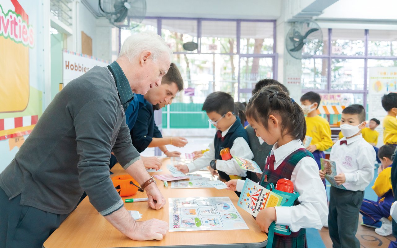 學校推行英語戲劇拔尖班多年，從初小起便發掘英語流利、具戲劇潛質的學生，培養其自信心與英語表達能力，為日後升中鋪路。