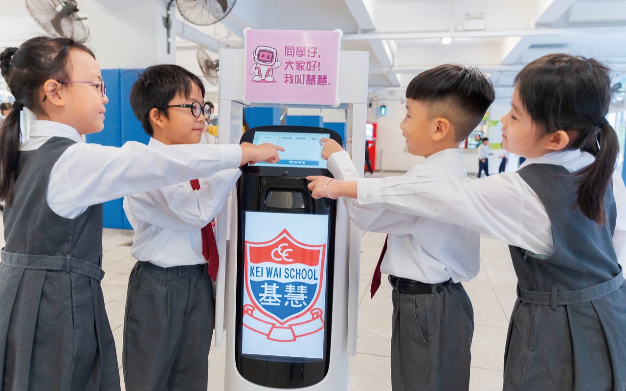 The school promotes independent learning through electronic technology. As early as 6 years ago, the school had a long-term vision and developed e-Learning electronic teaching, which can be used flexibly in the curriculum.