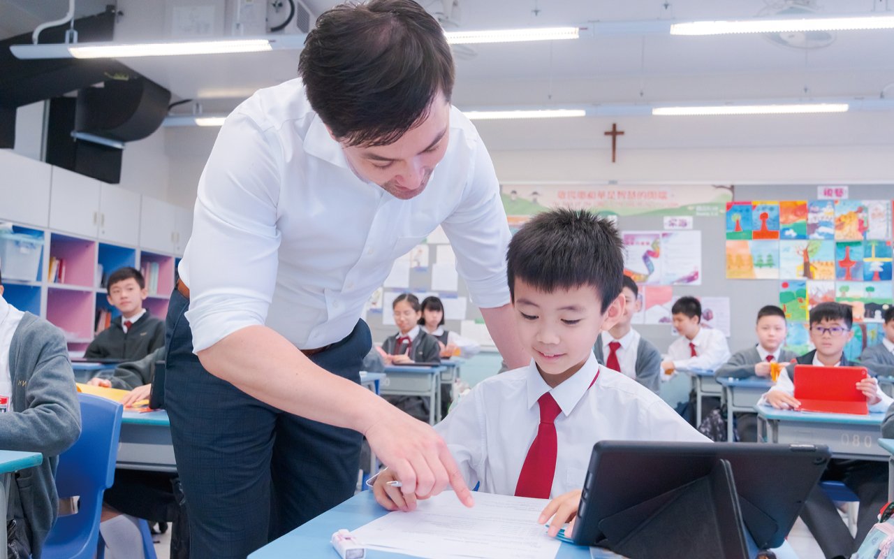 The school promotes independent learning through electronic technology. As early as 6 years ago, the school had a long-term vision and developed e-Learning electronic teaching, which can be used flexibly in the curriculum.