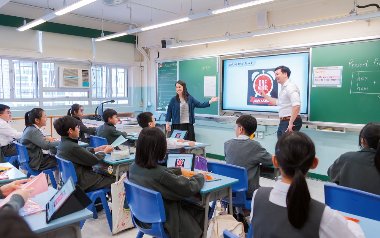 Tablets will be used well during class, and students will be arranged to participate in popular interactive learning games such as Quizizz, Kahoot or Seesaw to make the class more lively and stimulate interest in learning.