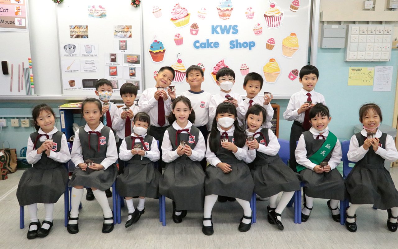 The most important thing in learning English is to know how to use it flexibly in real-life situations. The school conducts the Space Town Literacy Program in the junior primary stage, with the purpose of allowing students to apply the English knowledge learned in the classroom to practical life.