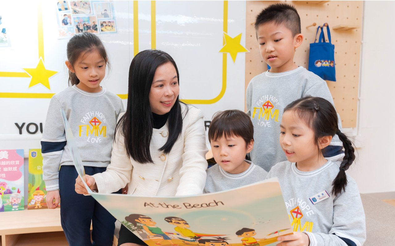 學校致力推動不同科組老師之間的協作教學，在各科課程內容中加入英語元素，讓學生在汲取不同學科知識的同時，積累英語詞彙、熟悉英語使用環境，達至沉浸式學習的效果。