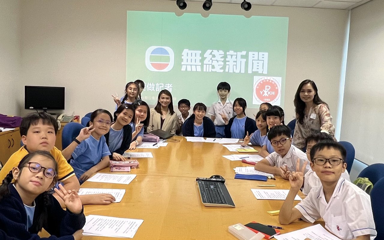 為了培養同學媒體及資訊素養，學校與無綫電視新聞部合作，舉辦「小記者訓練班」和「主播訓練班」，讓學生一嘗記者或主播的工作。